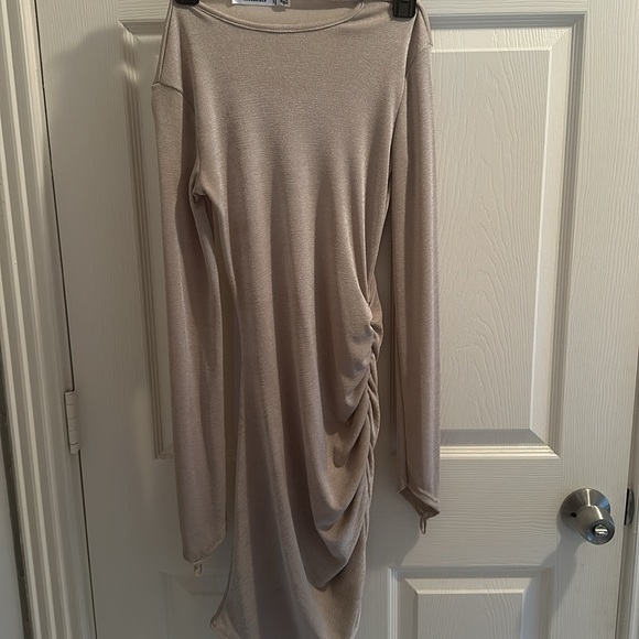 MISSGUIDED
Mesh Ruched Long Sleeeve Mini dress US size 4. - Picture 5 of 6